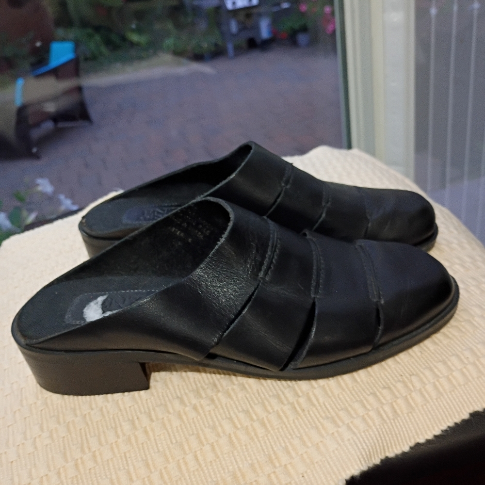 Enzo Angiolini Black Leather Mules size 5.Like New